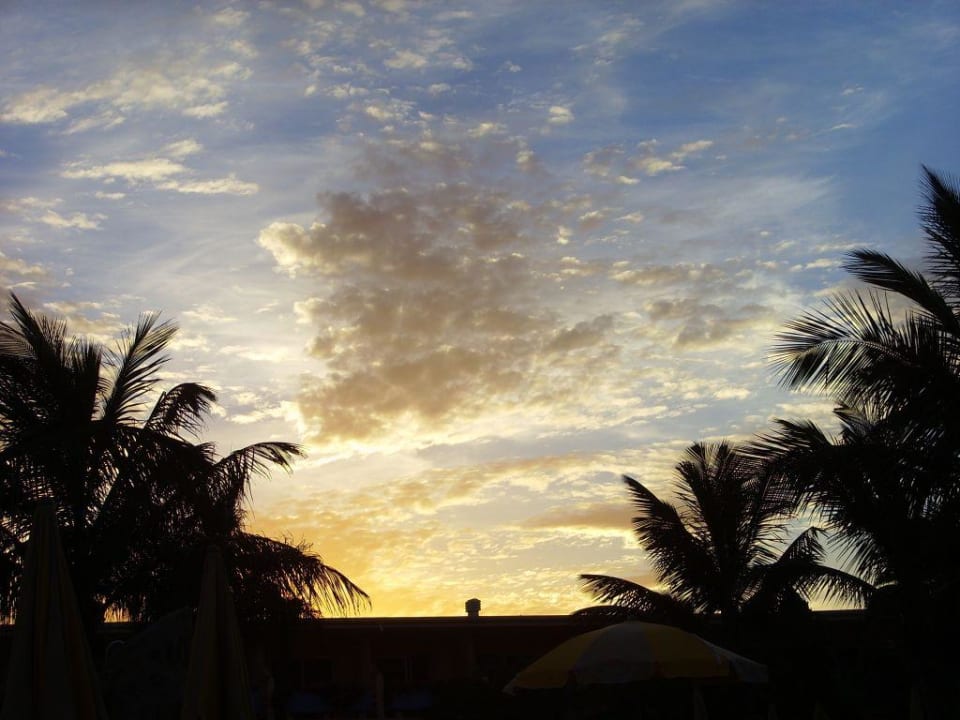 Sonnenuntergang am Pool Club Hotel Drago Park