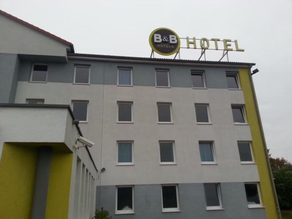 Hotel von außen B&B Hotel Köln-Airport