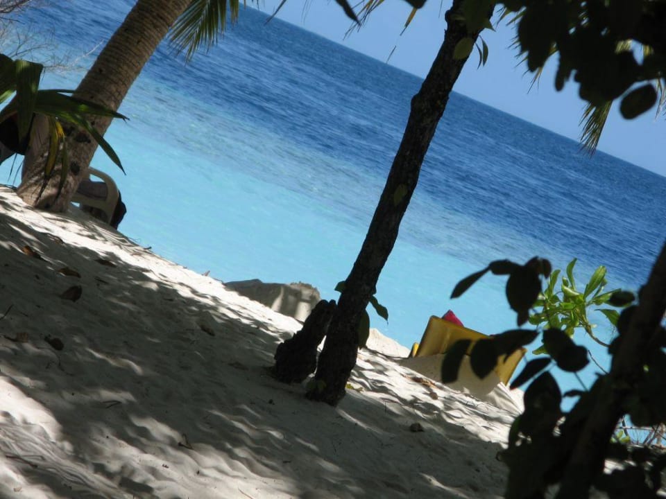 Robinson Feeling Embudu Village