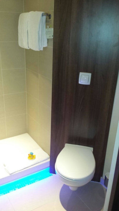 Toaleta a sprchovací kút Hotel Mercure Wien City