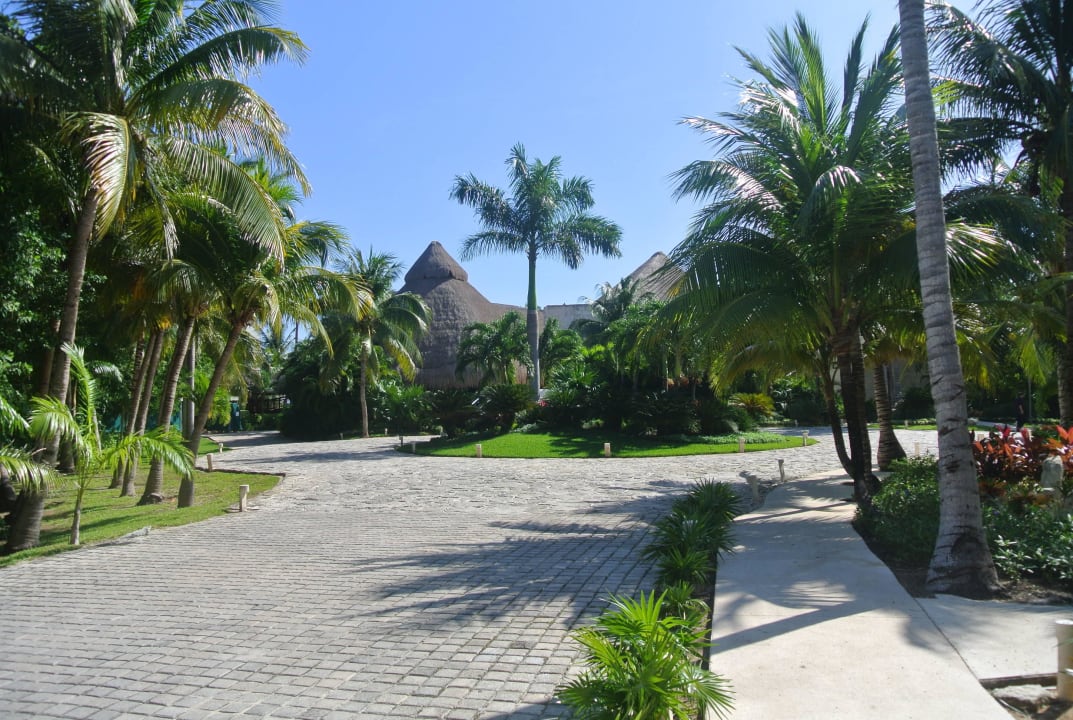 Einfahrt zum Hotel Akumal Bay Beach & Wellness Resort