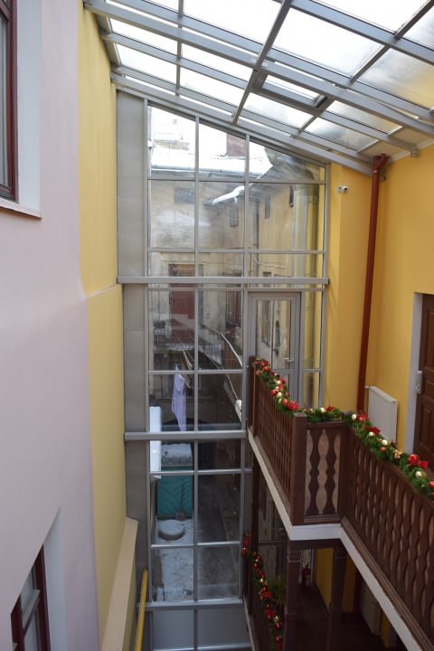 Treppenhaus des Hotels - Übergang vom alten Teil des Hauses  Hotel Reikartz Medievale Lvov