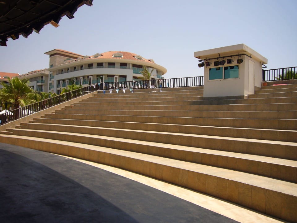 Sitzplätze in der Showarena Sunis Evren Beach Resort Hotel & Spa
