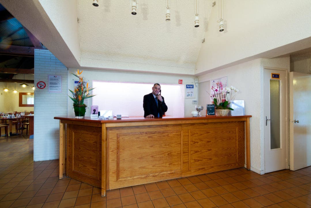 Réception Hotel Kyriad Paris Ouest Villeneuve La Garenne