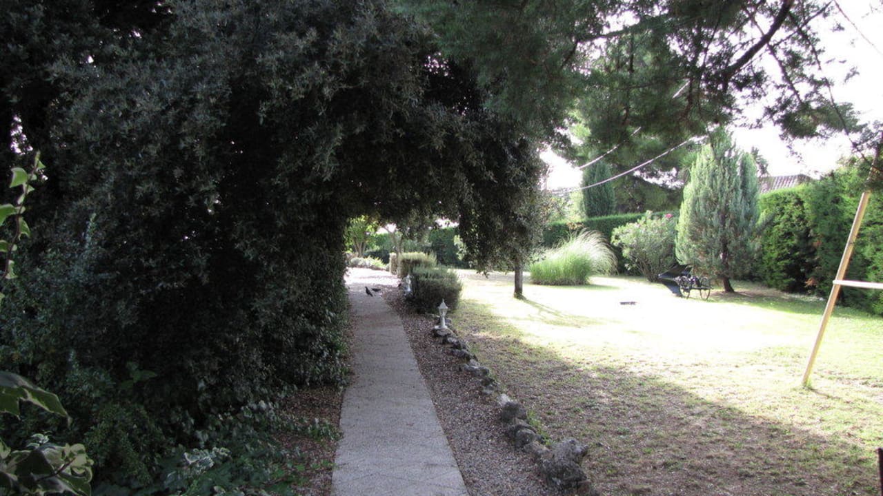 Sehr gepflegte Gartenanlage Hotel La Vieille Bastide