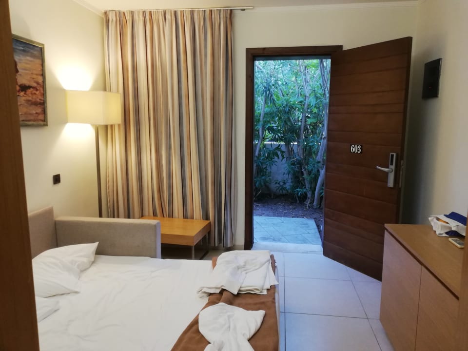 Zimmer Caravia Beach Hotel