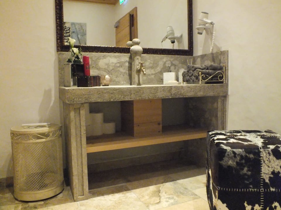 Waschplatz im WC Verwöhnhotel Kristall