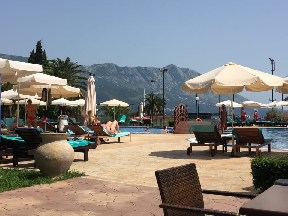 Pool Iberostar Waves Bellevue