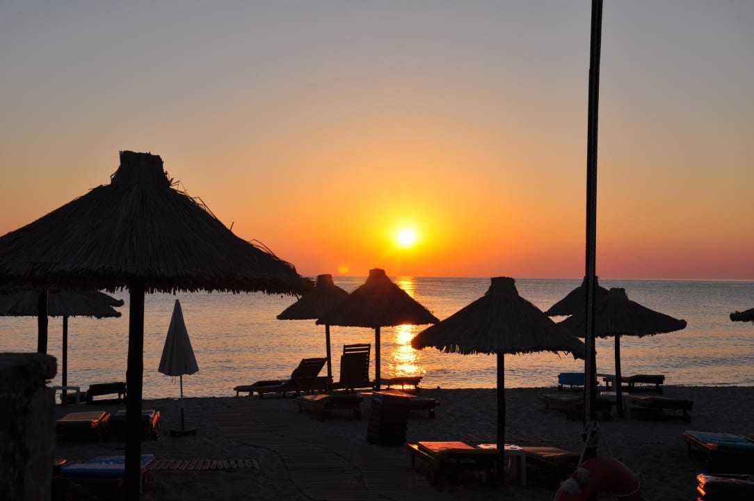 Night view Creta Maris Resort