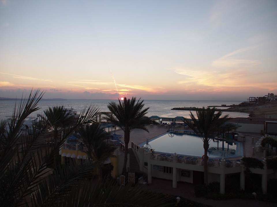 Sonnenaufgang um 6:30 Uhr SUNRISE Holidays Resort (Adults Only)