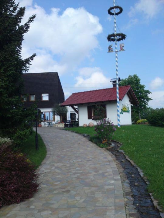 Zugang Haupthaus Restaurant Landhotel Kastanienhof