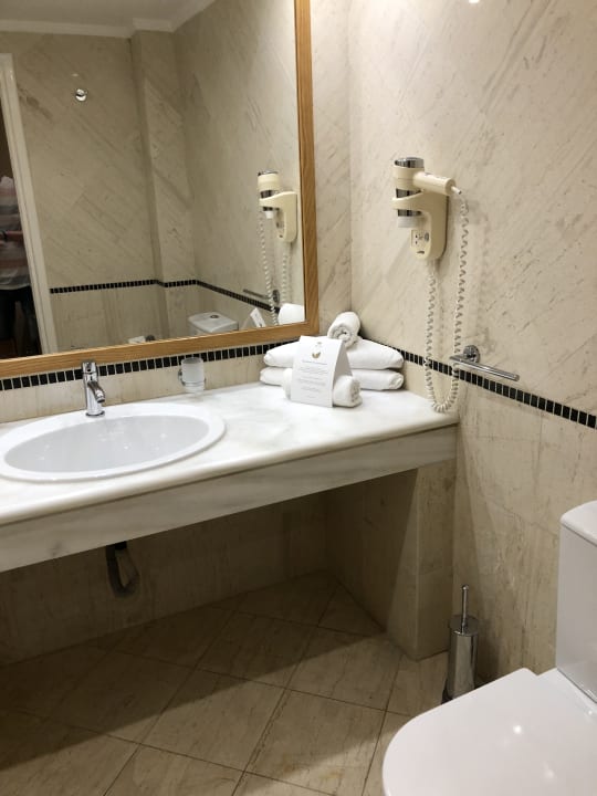 Zimmer Canvas by Mitsis Family Village