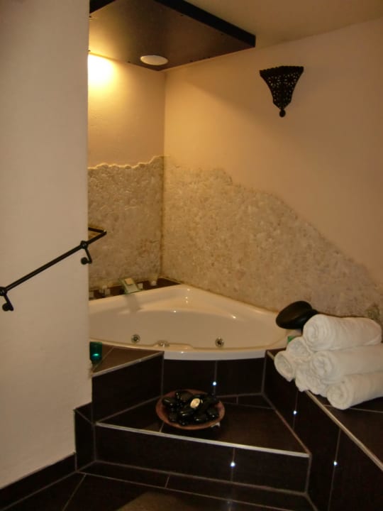 Behandlungsraum Spa-Wellness-Lounge Feriensuite Bali-Lounge