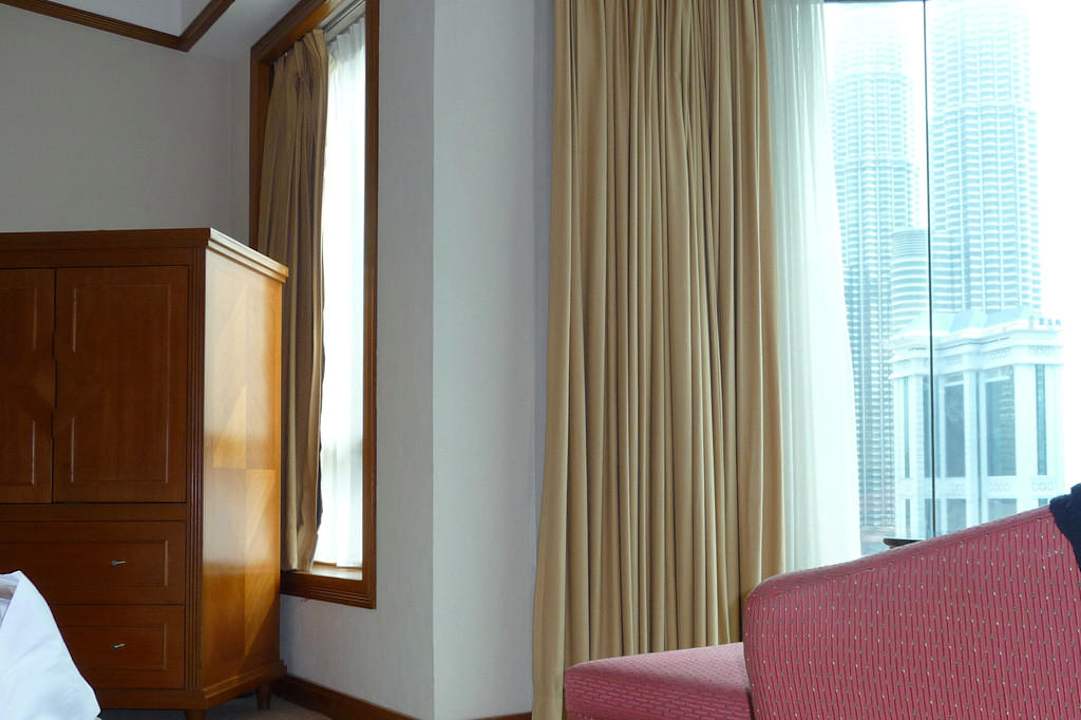 Blick zum Erker mit Aussicht Renaissance Kuala Lumpur Hotel