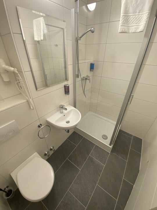 Zimmer Galeria Airport Hotel