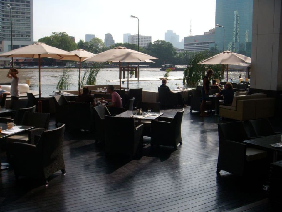 Tolle Außenanlage Millennium Hilton Bangkok