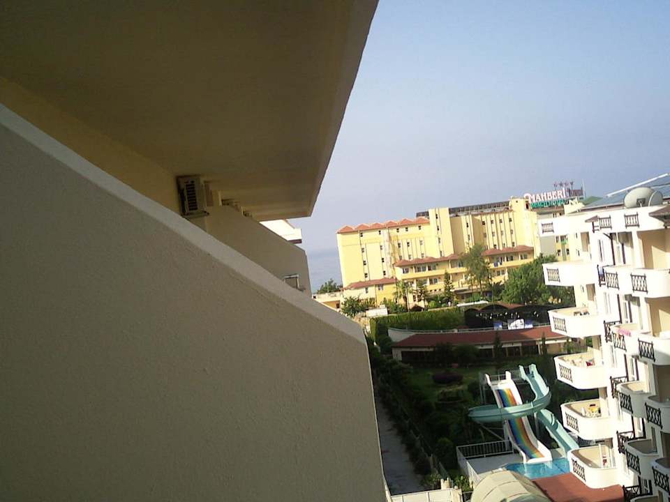 Blick zur Hotelanlage und Meer Solivia Hotel