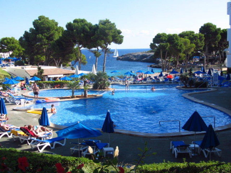 Schöne Poolanlage am Hang Inturotel Esmeralda Park