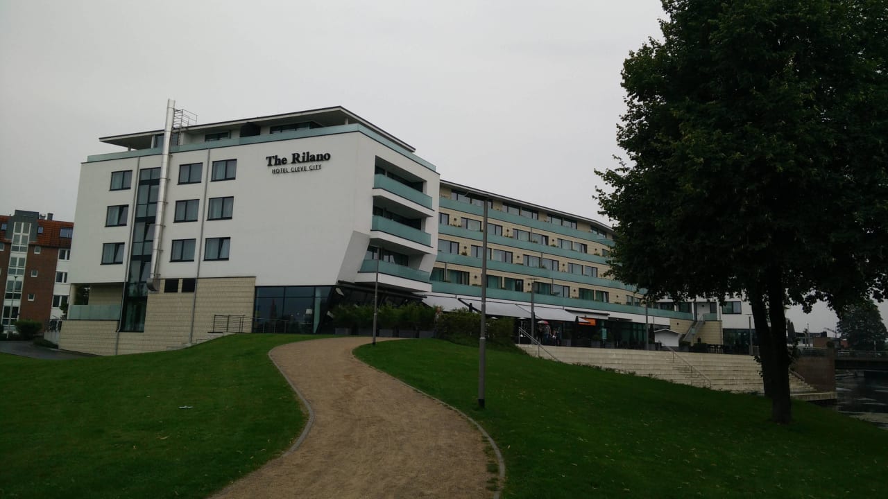 Das Hotel von Außen elaya hotel kleve