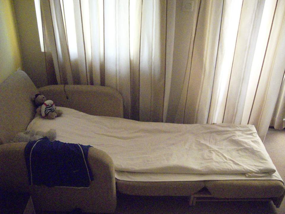Kleines Sofa als Zustellbett Hotel Cazablanka / Casablanca