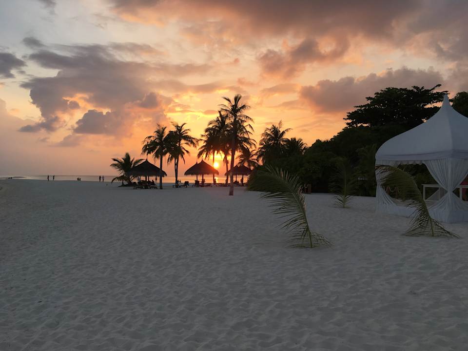 Strand Kuredu Island Resort & Spa