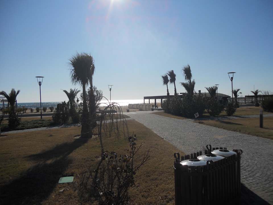 Weg zum Strand und Strandbar Aydinbey Kings Palace & Spa