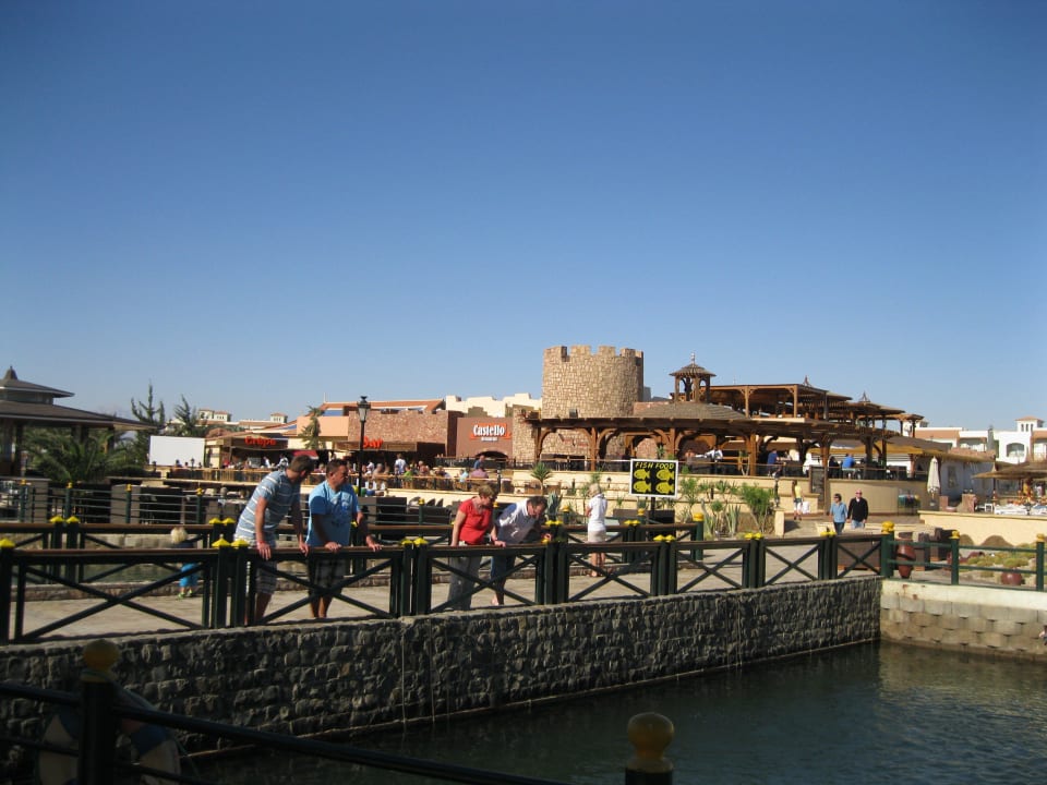 Brücke zum Restaurant Castell und Pool Pickalbatros Dana Beach Resort - Hurghada