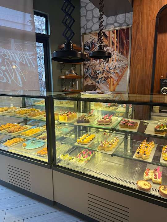 Gastro Side Royal Style Hotel