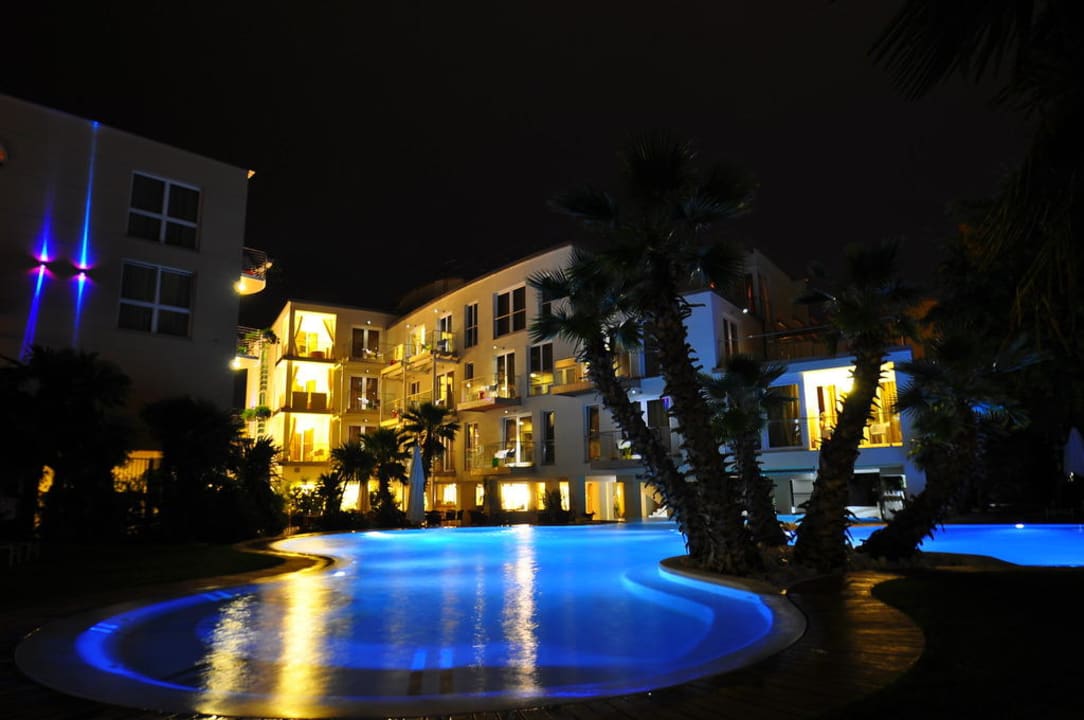Bei Nacht Color Hotel