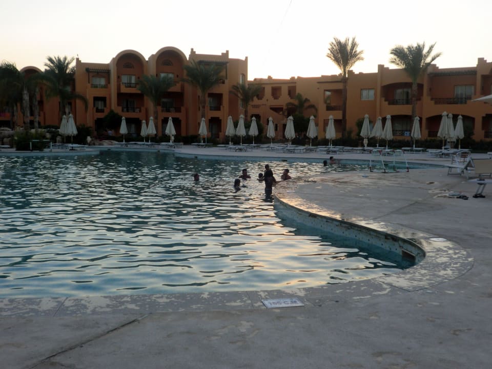 Die renovierungsbedürftige Poolanlage Stella Beach Resort & Spa Makadi Bay