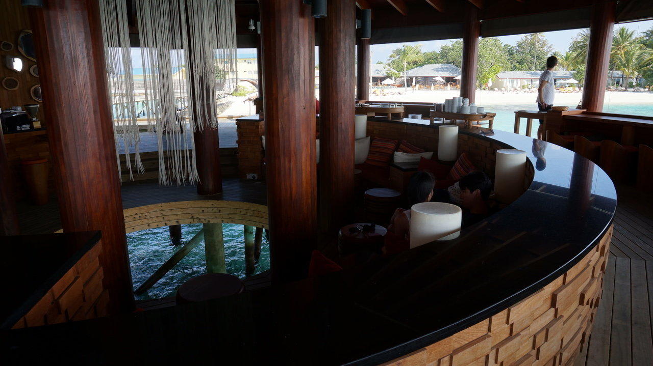 Vui Bar Centara Ras Fushi Resort & Spa Maldives