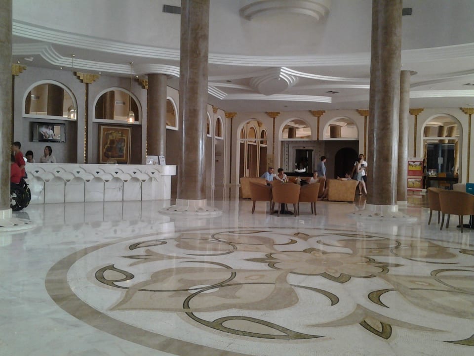 Lobby Royal Tulip Taj Sultan