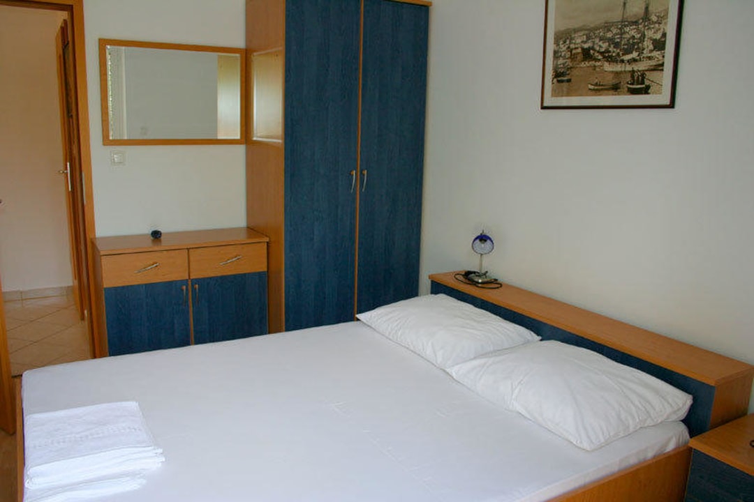 Room with double bed Apartments Vrtlići