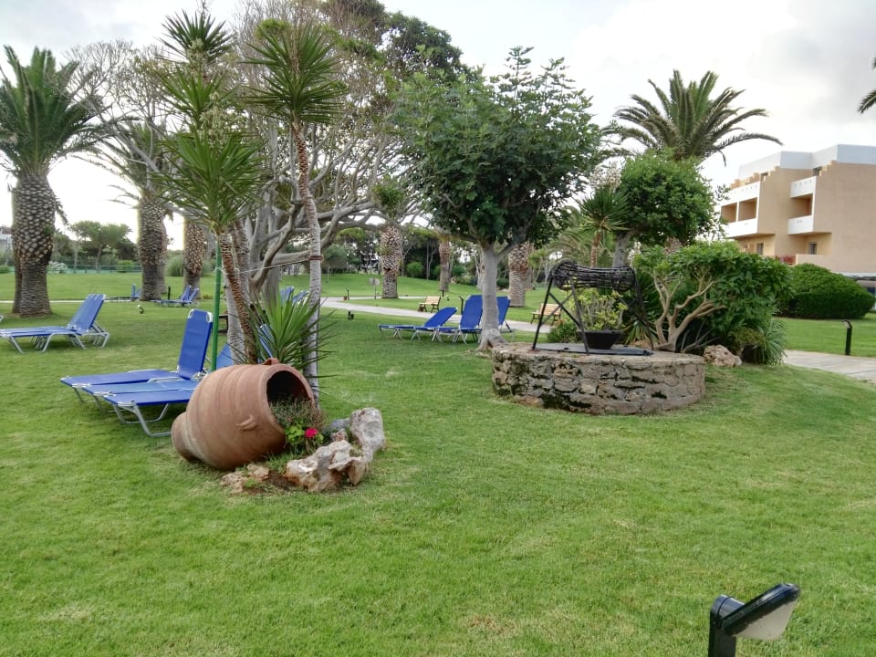 Gartenanlage Anissa Beach & Village