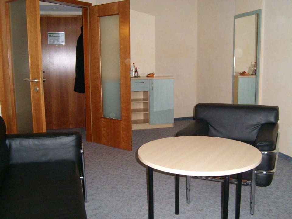 Das Nebenzimmer Blick zur Tür Hotel Park Inn by Radisson Göttingen
