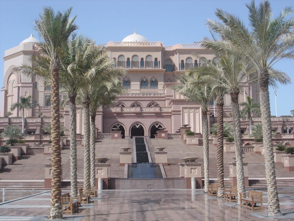 Blick zum Hauptgebäude Emirates Palace Mandarin Oriental