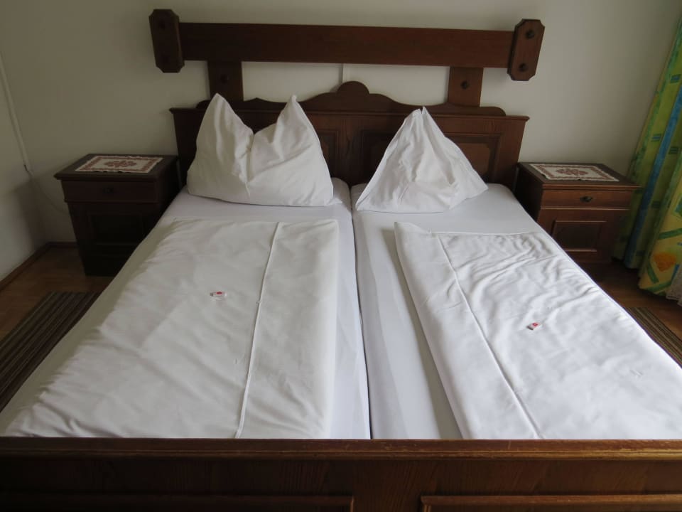 Dunkle Möblierung Hotel Heinrichshof