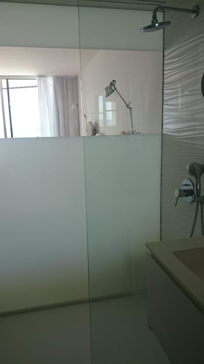 Dusche mit Blick zum Zimmer Son Moll Sentits Hotel & Spa