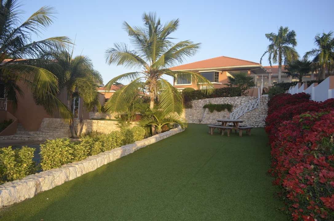 Gartenanlage Curinjo Apartments