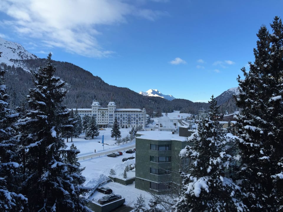 Blick am Morgen aus 4.Stock nach Westen Hotel Reine Victoria by Laudinella