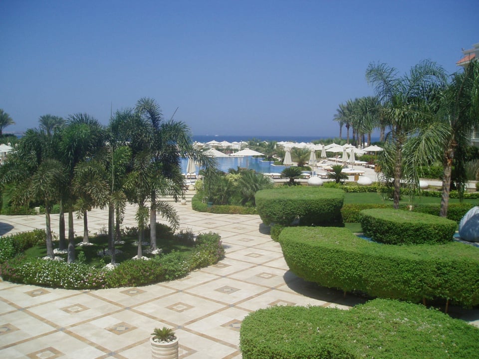 Blick Richtung Pool und Meer Premier Le Reve Hotel & Spa