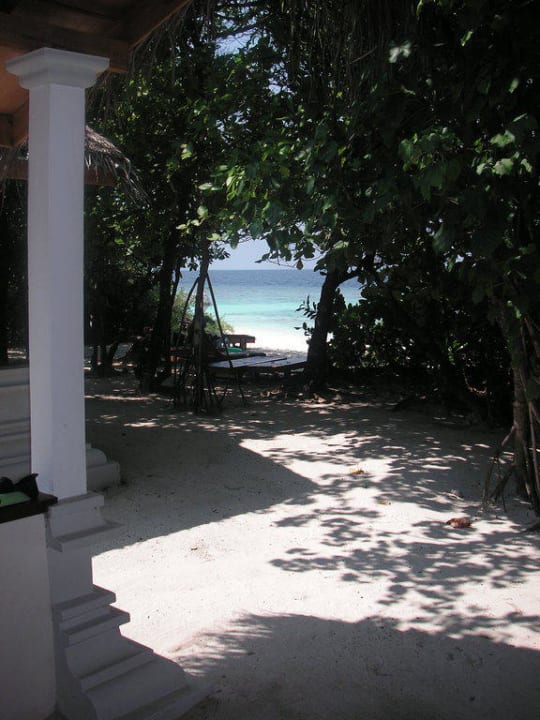 Aussicht nach links von der Bungiterrasse Reethi Beach Resort