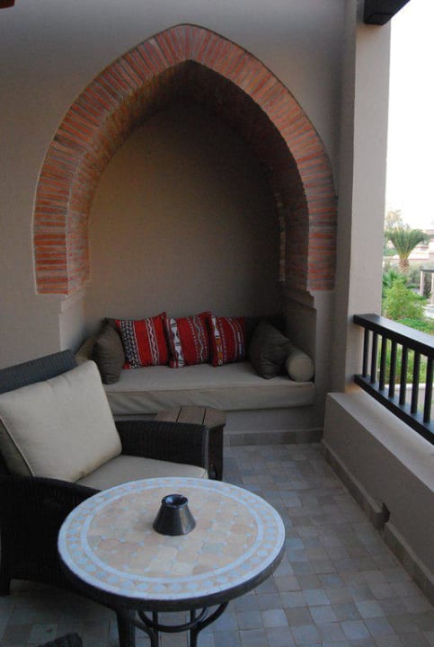 Der Balkon mit schöner Liegeecke Four Seasons Resort Marrakech