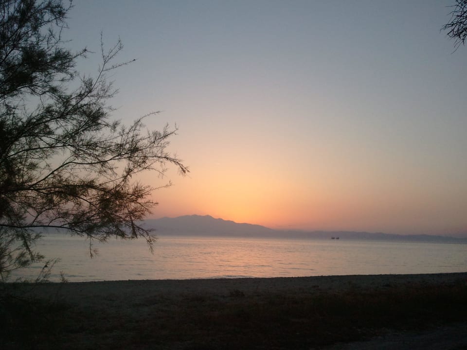 Sonnenuntergang am Hotelstrand Hotel Kavala
