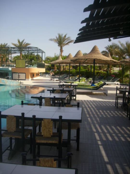 Sitzfläche der Bar am Pool Giftun Azur Resort