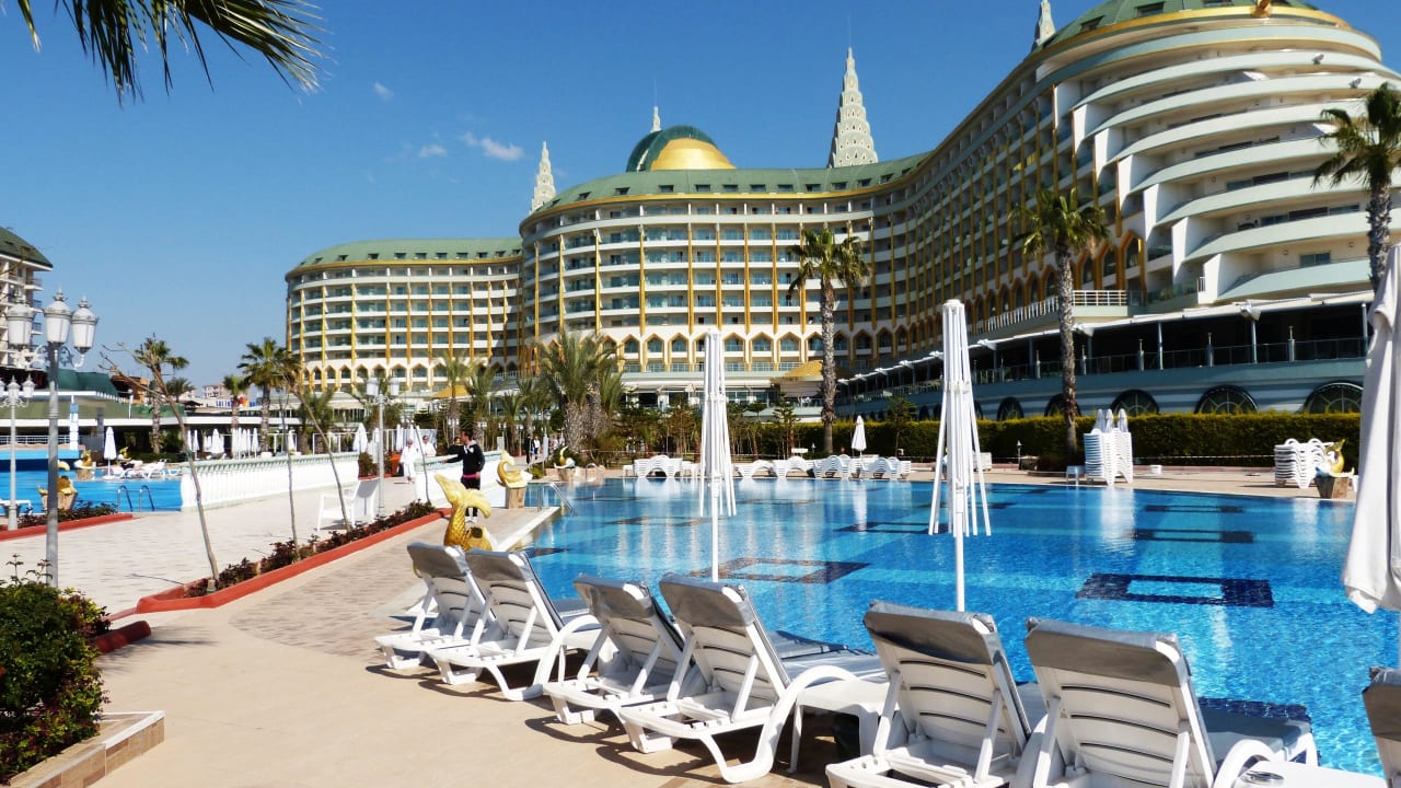 Blick vom Pool aufs Hotel Hotel Delphin Imperial