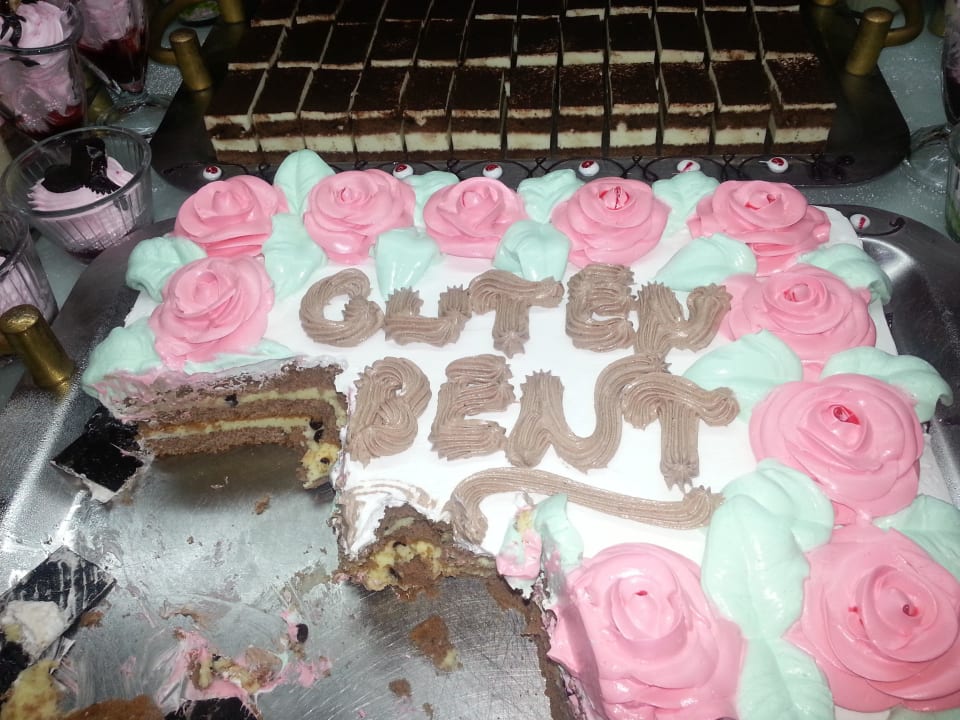 Schön dekorierte Torte Alba Queen Hotel