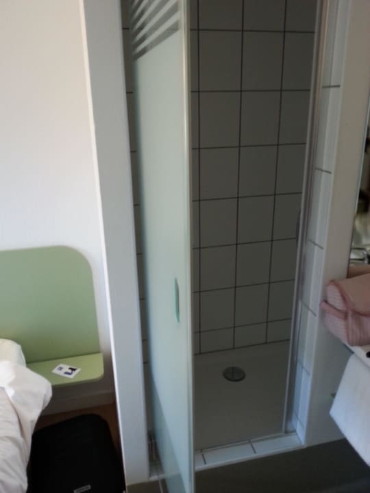 Widok na przysznic ibis budget Hotel Warszawa Reduta