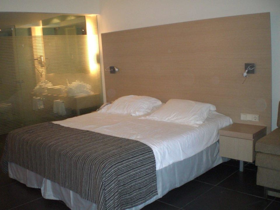 Bet -  im Hintergrund das Bad Atlantica Mikri Poli Kos