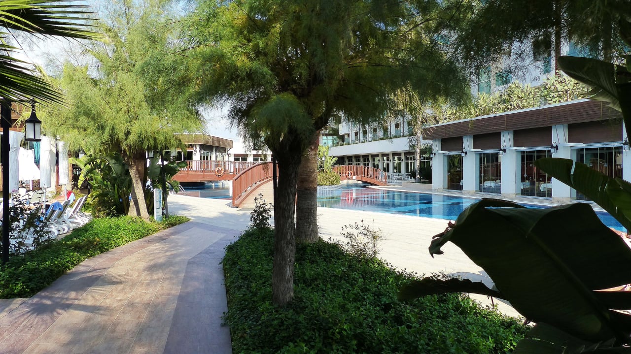 Schöne Bepflanzung Sunis Evren Beach Resort Hotel & Spa